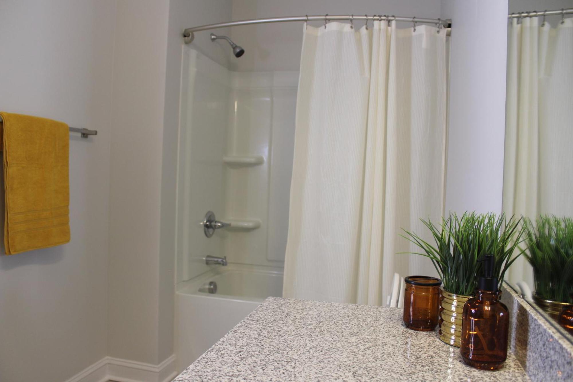 Quiet And Luxury Apartment - 10 Minutes From Ecu Winterville Dış mekan fotoğraf